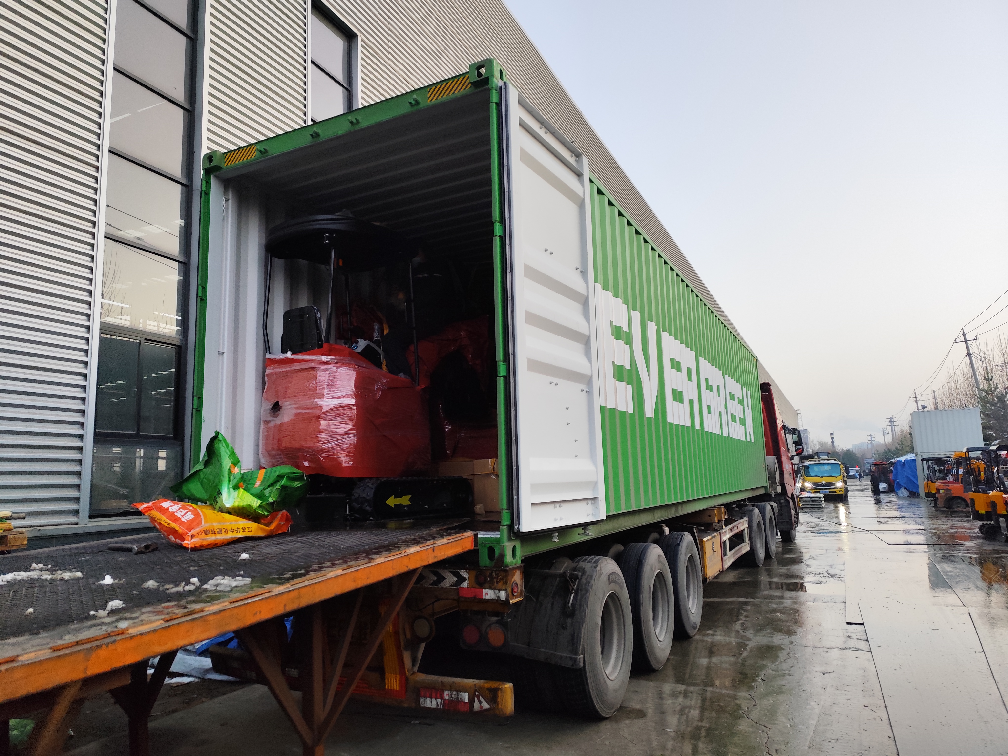 Француз тұтынушы шағын экскаватор өндірісі аяқталды және жөнелтілді